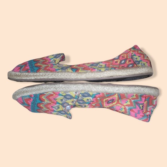 Women's Junior's American Eagle Slip On Bohemian Chevron Canvas Shoes | Size 5 - Picture 3 of 7